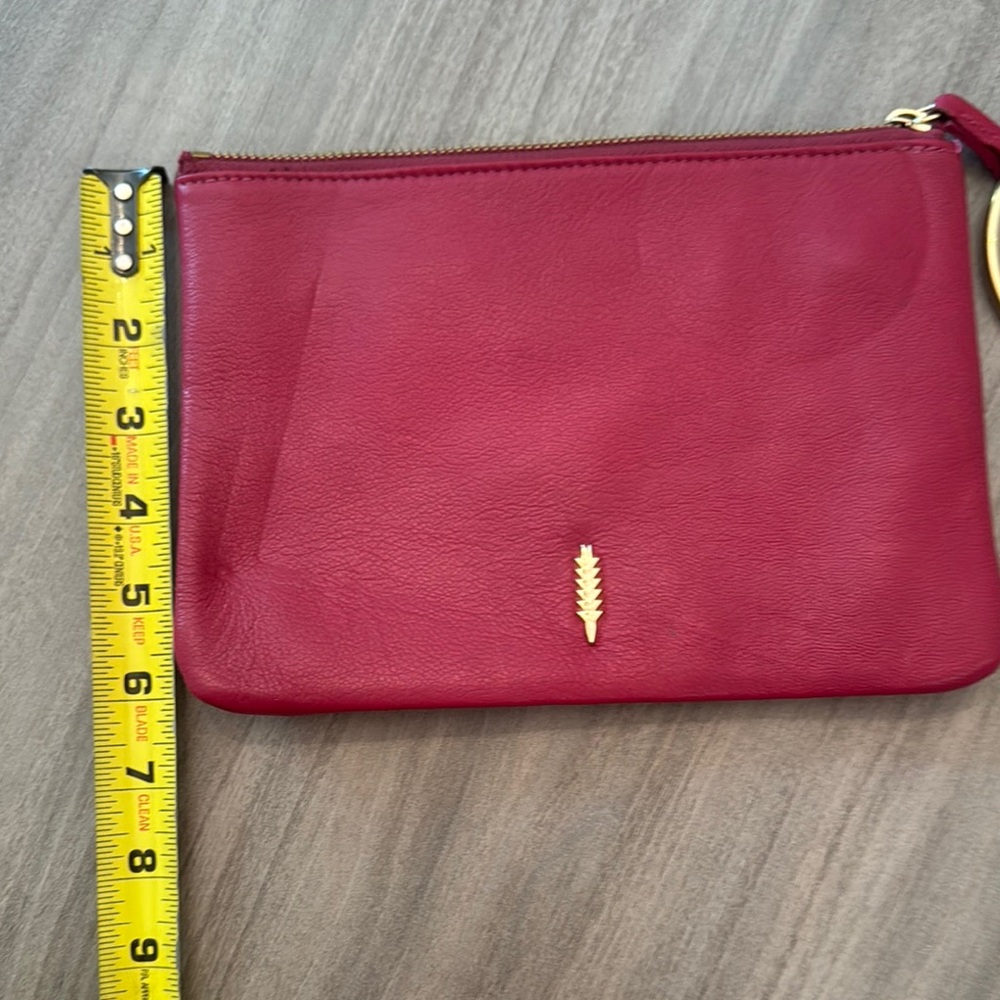 THACKER- Elegant Pink Leather Clutch with Gold Accent - Picture 3 of 10